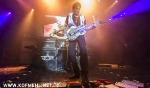 Steve Vai 9